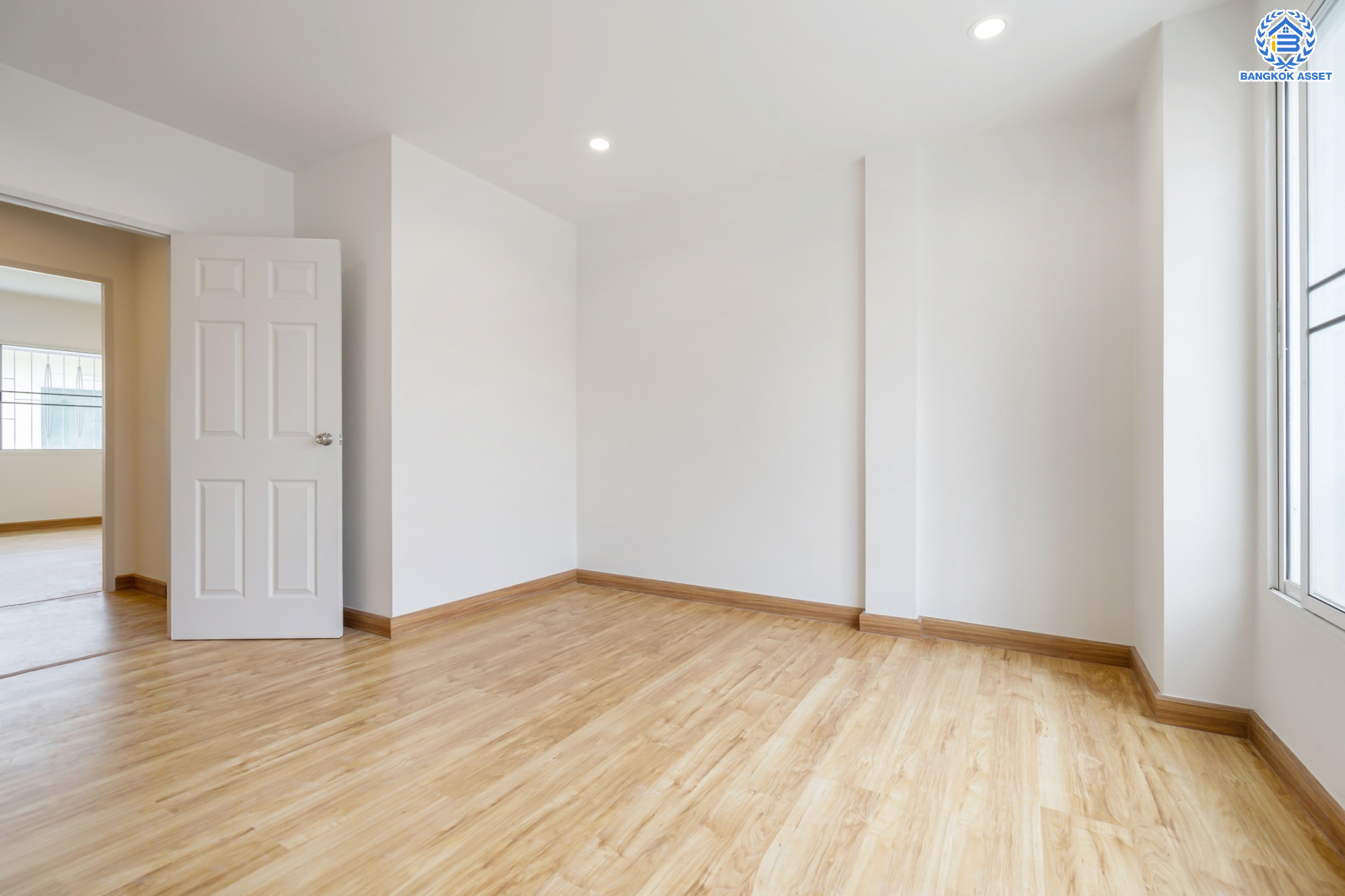 บ้านมือสองตกแต่งใหม่ ม.สิรสา แจ้งวัฒนะ ทาวน์โฮม 3 ชั้น เนื้อที่ 17.2 ตร.ว. ฟังก์ชันพร้อม 3 ห้องนอน 3 ห้องน้ำ 1 ที่จอดรถ รองรับทุกการอยู่อาศัย บนทำเลโซนเมือง! ใกล้สนามบินดอนเมือง เซ็นทรัลแจ้งวัฒนะ เดินทางสุดสะดวก เชื่อมต่อหลายเส้นทาง ถ.กำแพงเพชร6, ถ.วิภาวดีรังสิต, ถ.แจ้งวัฒนะ ใกล้รถไฟฟ้าสายสีแดง "สถานีหลักสี่"